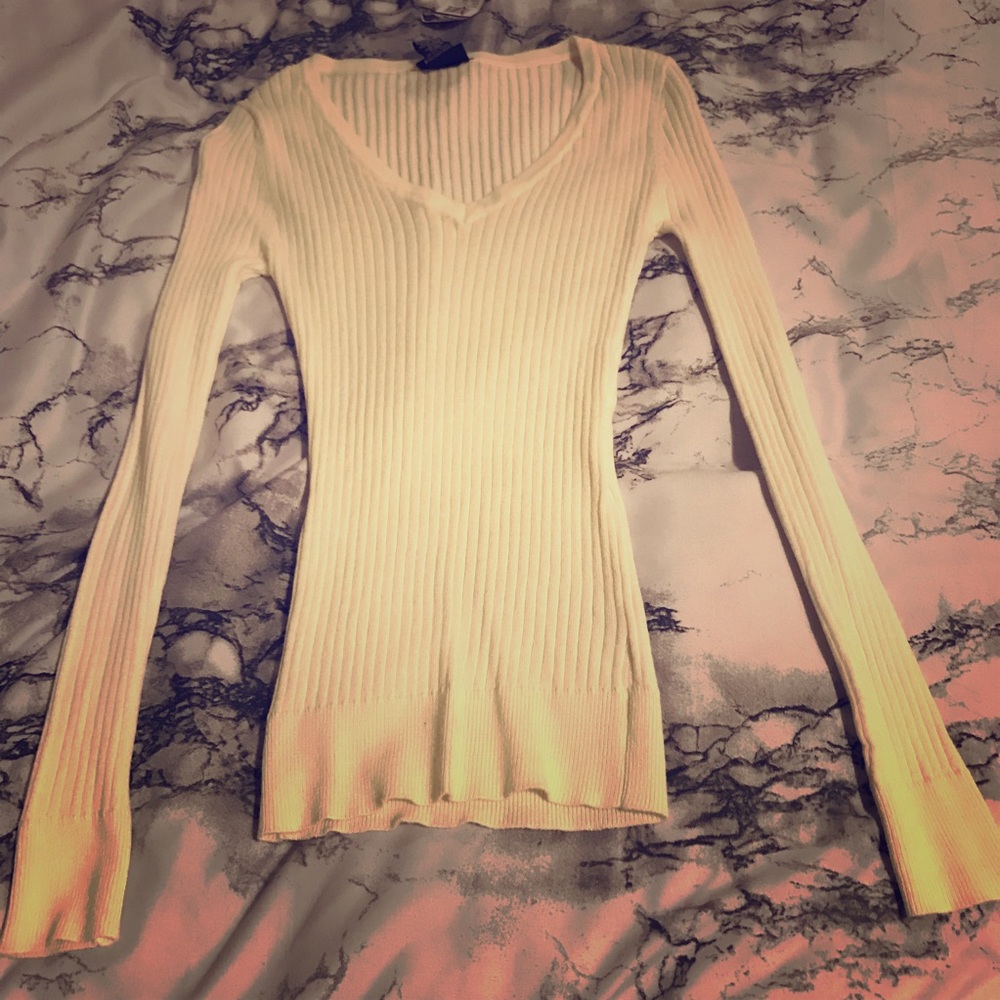 White V neck long sleeve